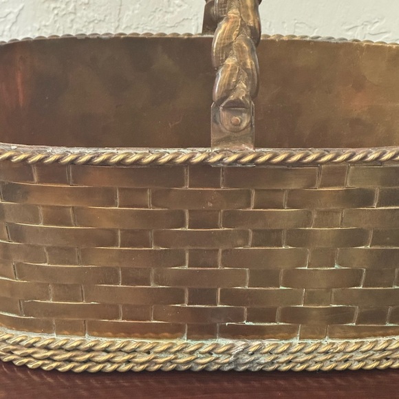 Vintage Woven Brass Basket Planter Rope Handle Rustic Boho Farmhouse Decor Art - Picture 2 of 6